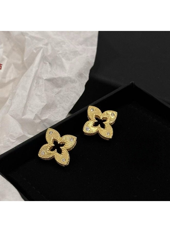 سيلسي أقراط سيلسي الأنيقة المطلية بالذهب على شكل ورقة برسيم رباعية الأوراق مع ترصيع من الزركون اللامع للنساء. - Image 1